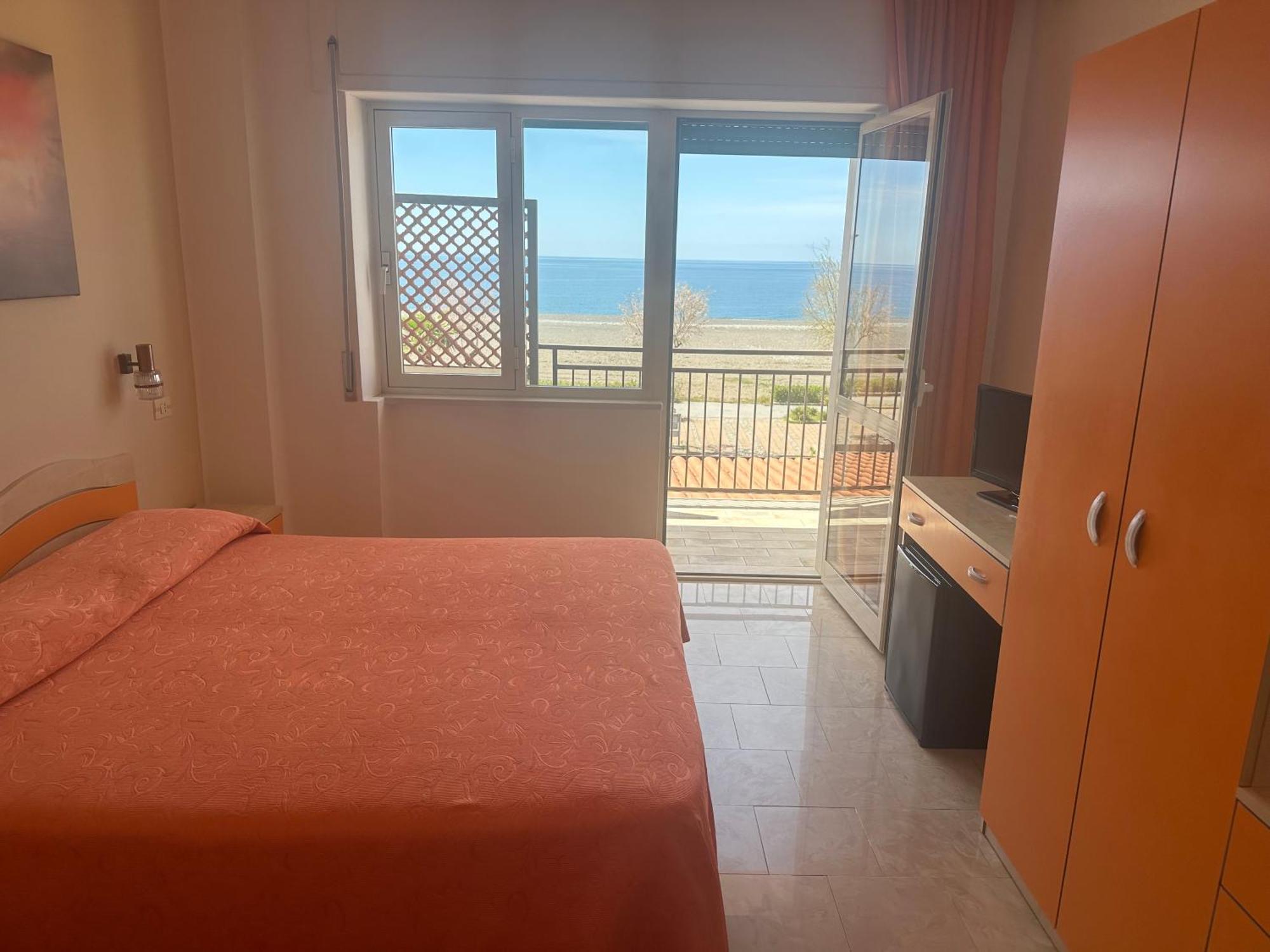 Hotel Germania Praia a Mare Kültér fotó